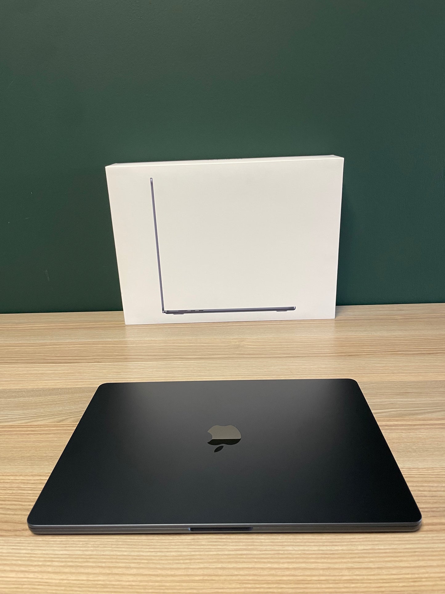 MacBook Air 15-inch | M4 Chip | 256GB | 16GB - Midnight (Pre-owned)