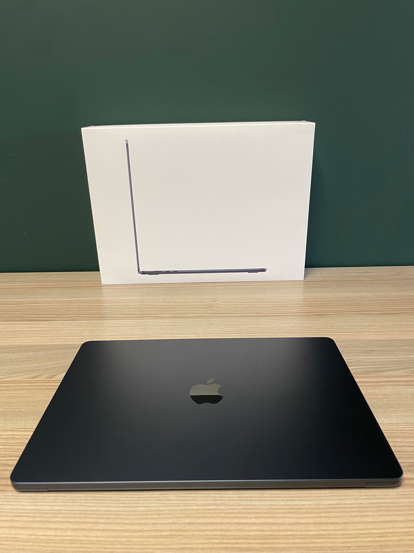 MacBook Air 15-inch | M4 Chip | 256GB | 16GB - Midnight (Pre-owned)