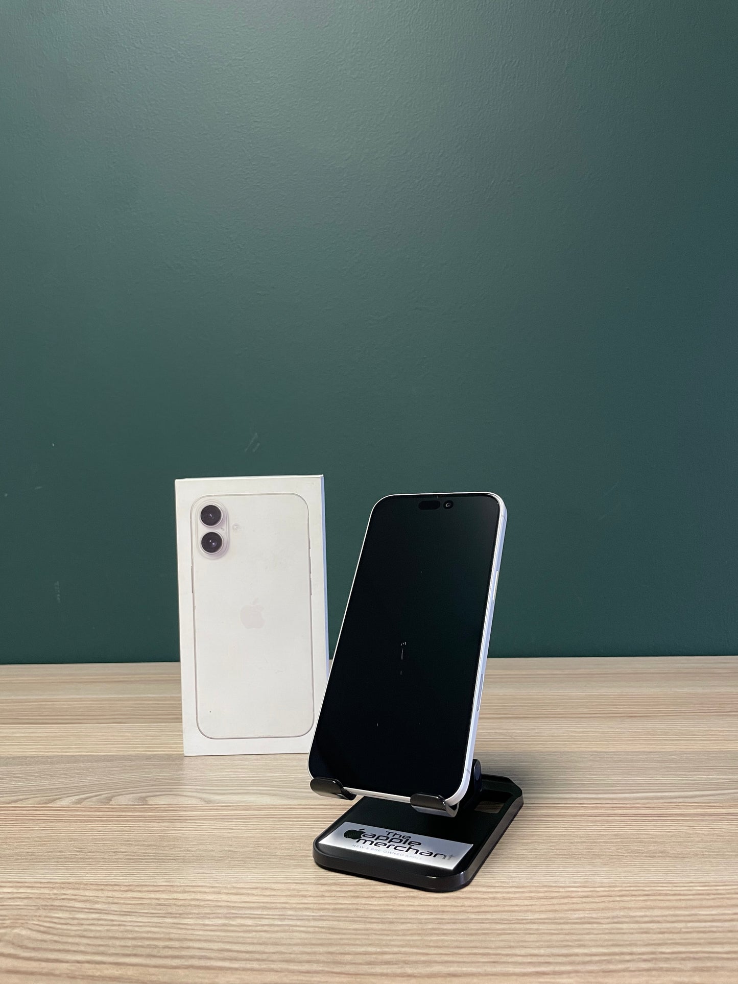 iPhone 16 Plus 256GB - White (Pre-owned)