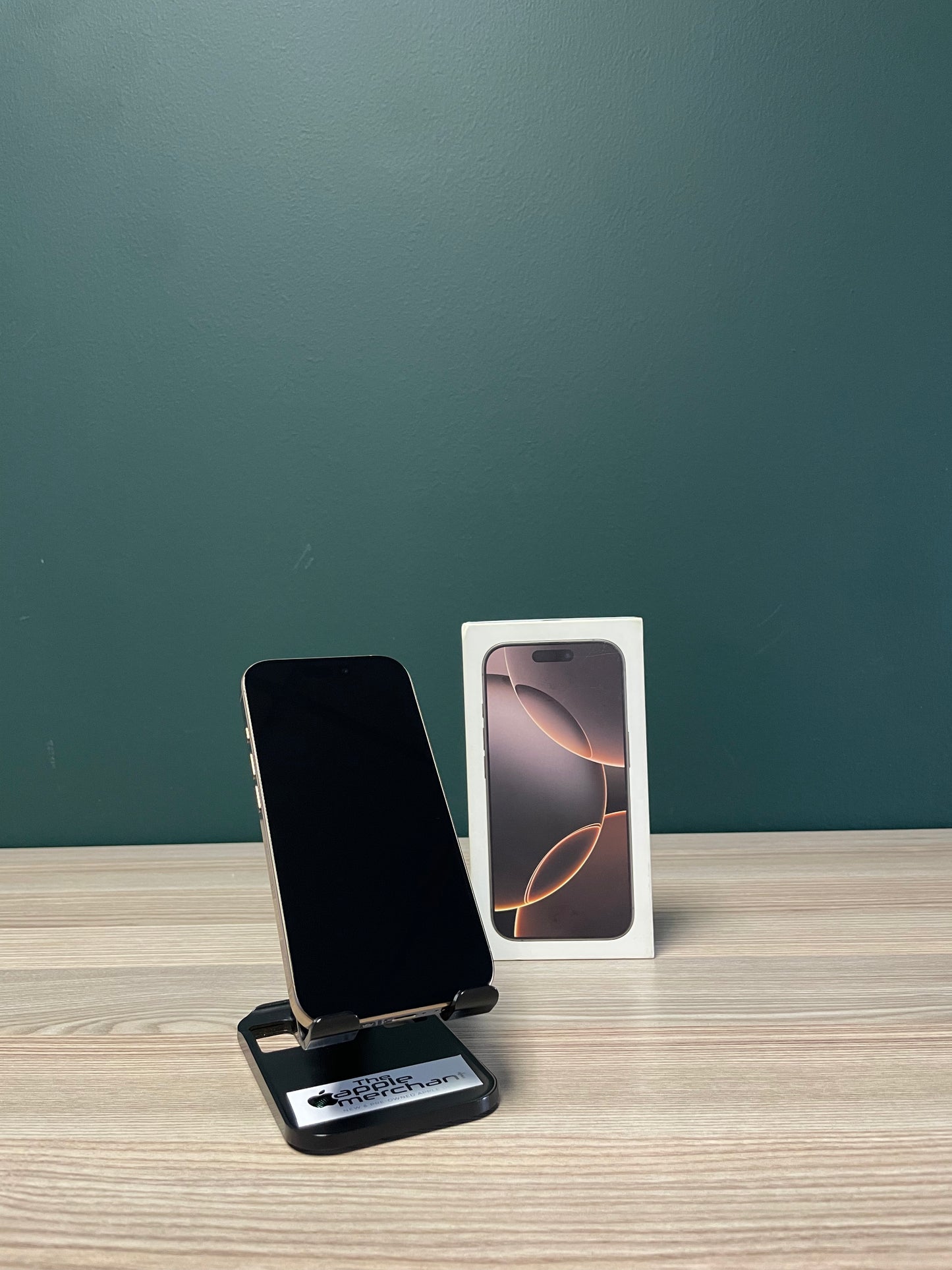 iPhone 16 Pro 128GB - Desert Titanium (Pre-owned)