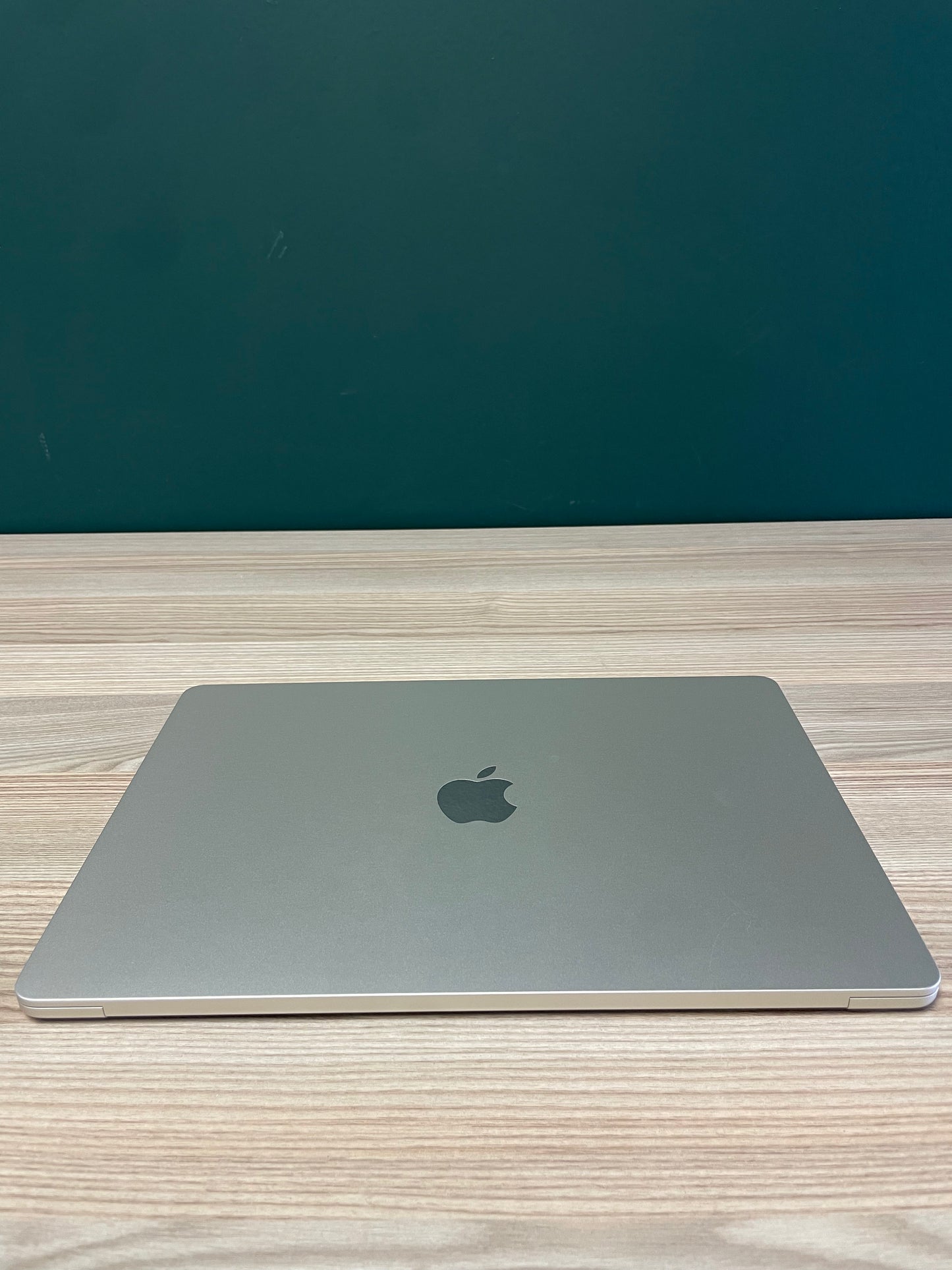 MacBook Air 15-inch | M2 Chip | 256GB - Starlight (Pre-owned)