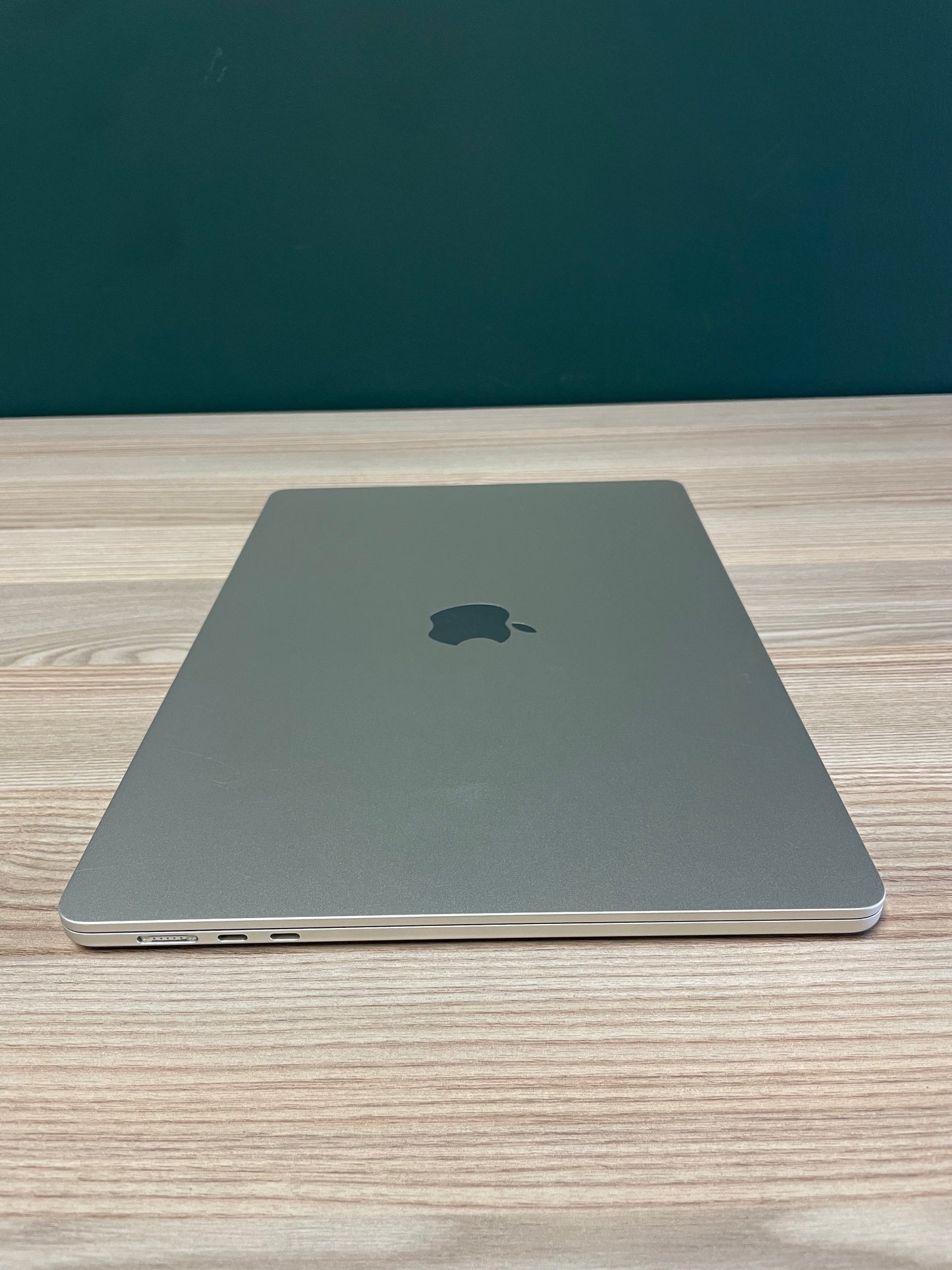 MacBook Air 15-inch | M2 Chip | 256GB - Starlight (Pre-owned)