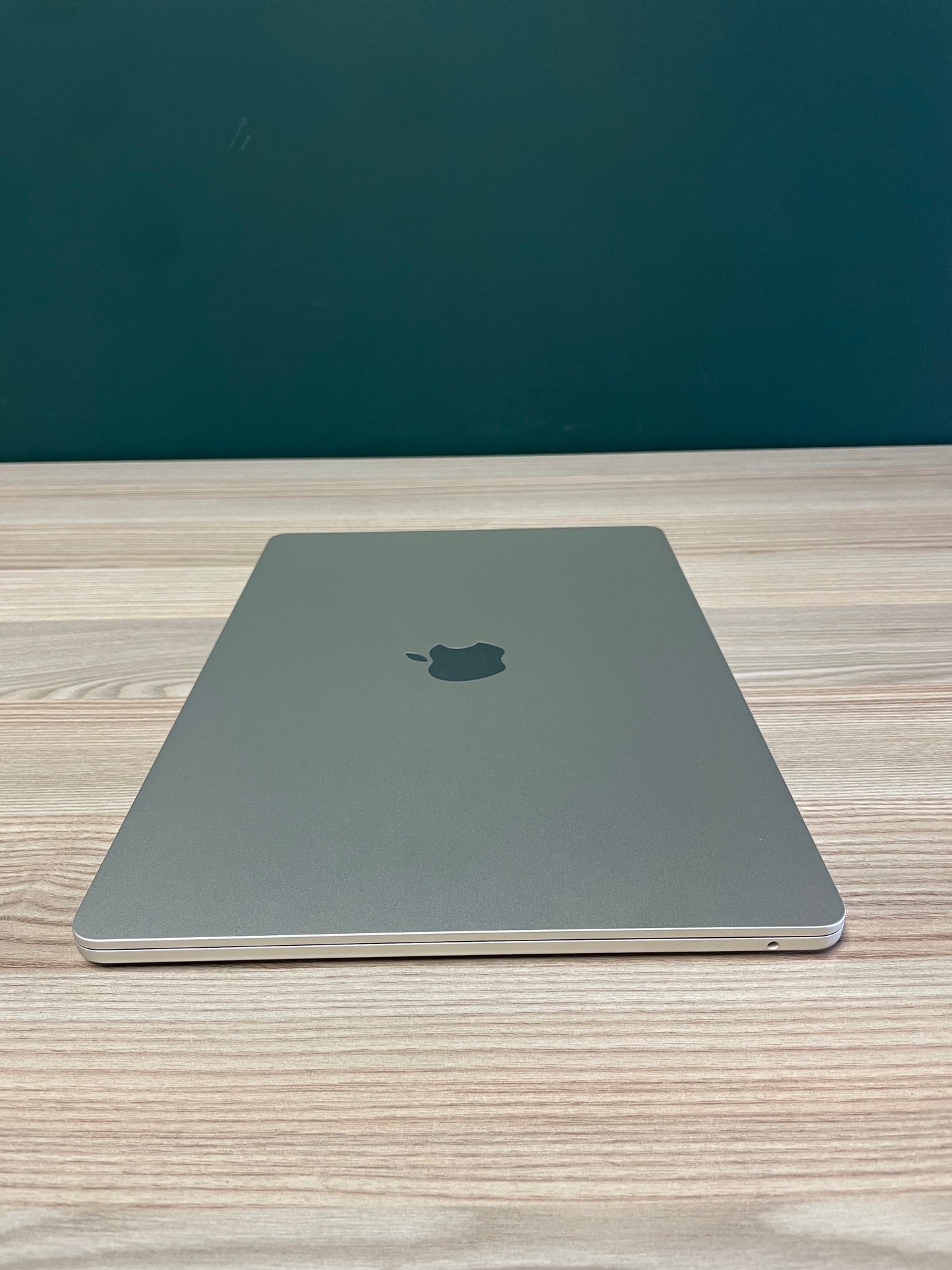 MacBook Air 15-inch | M2 Chip | 256GB - Starlight (Pre-owned)