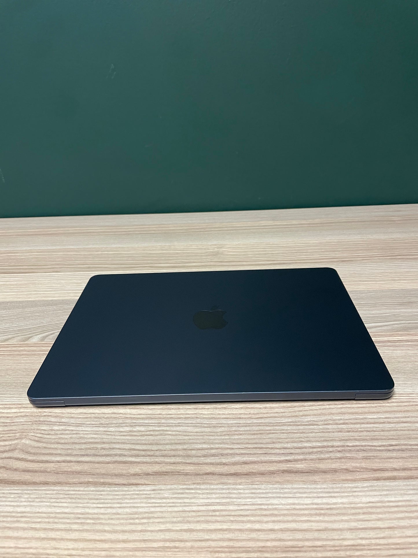 MacBook Air 13-inch | M2 Chip | 256GB - Midnight (Pre-owned)