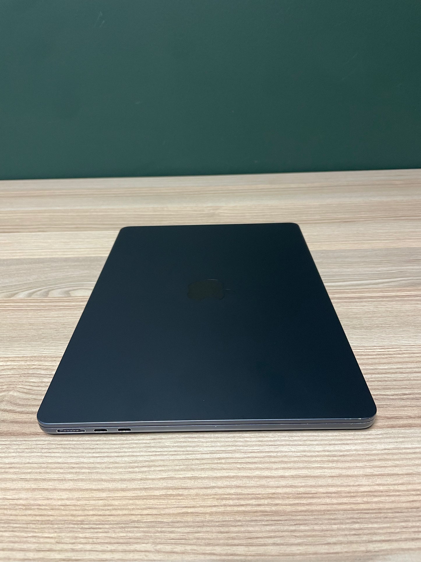 MacBook Air 13-inch | M2 Chip | 256GB - Midnight (Pre-owned)