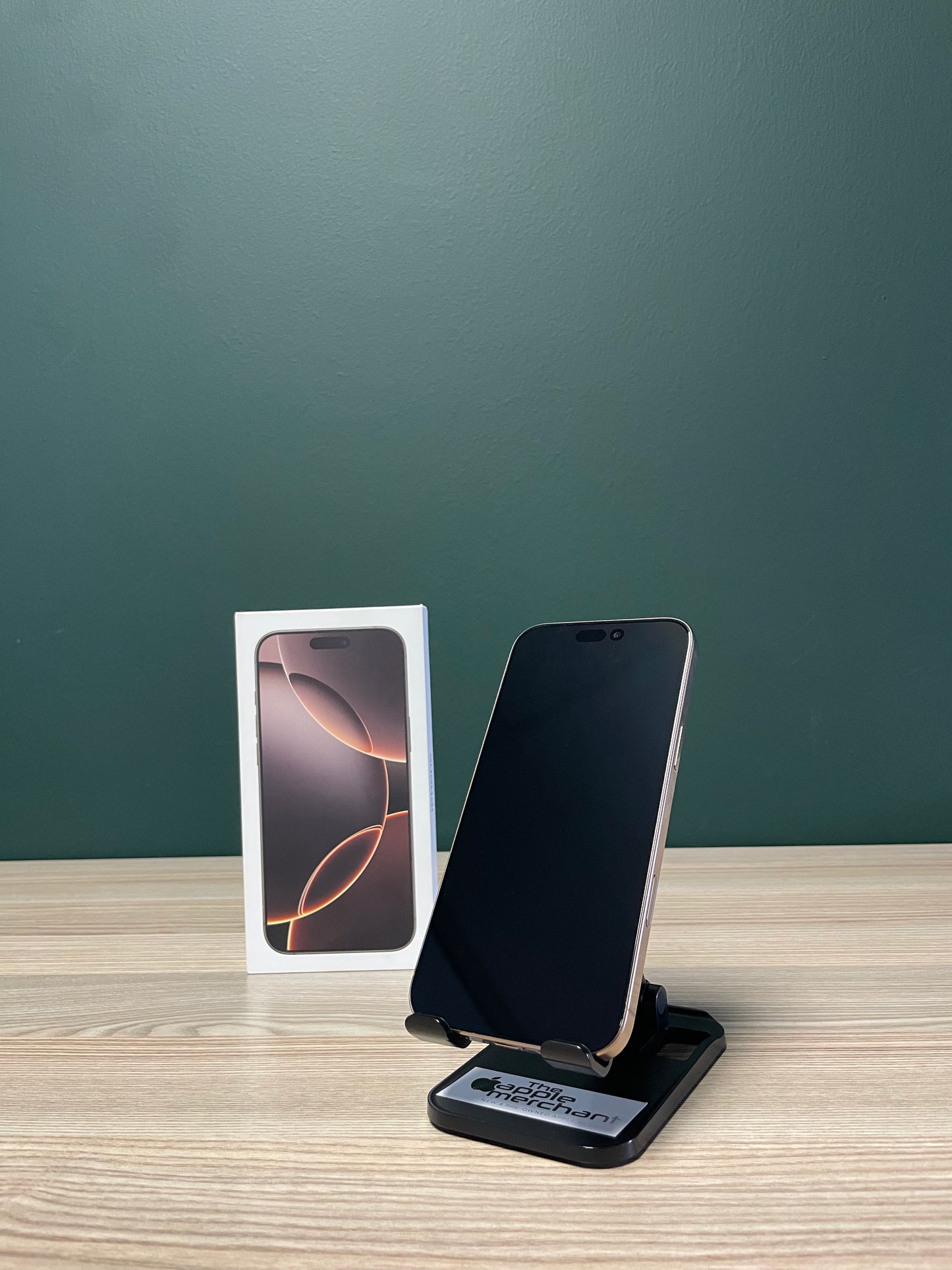 iPhone 16 Pro Max 256GB - Desert Titanium (Pre-owned)