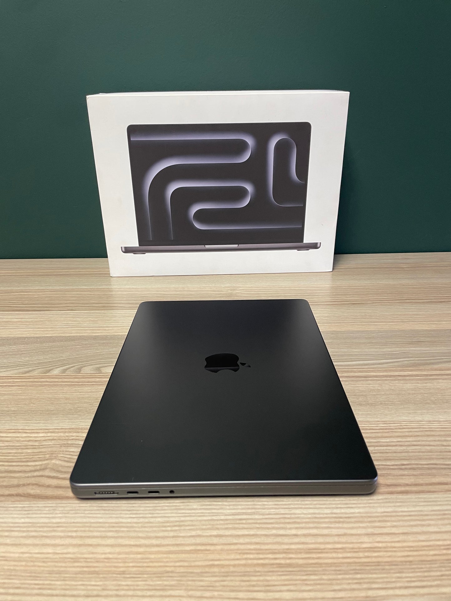 MacBook Pro 14-inch With M4 Pro Chip 512GB | 24GB - Space Black (Pre-owned)