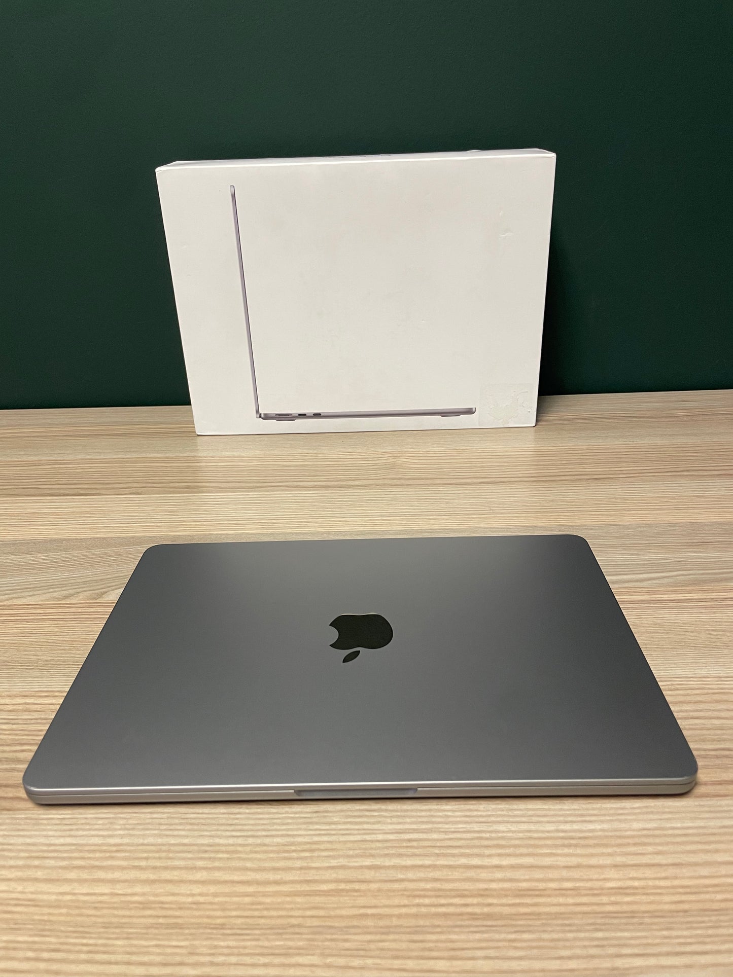 MacBook Air 13-inch | M2 Chip | 256GB - Space Grey (Pre-owned)