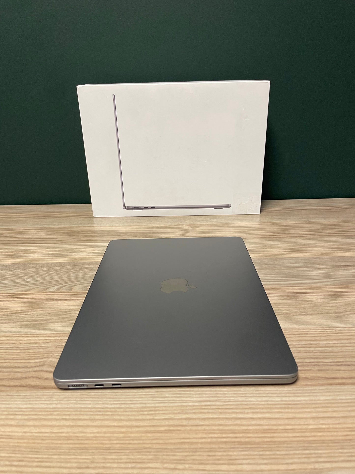 MacBook Air 13-inch | M2 Chip | 256GB - Space Grey (Pre-owned)