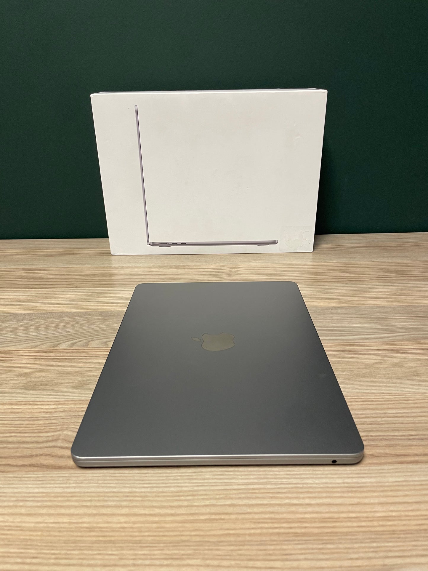 MacBook Air 13-inch | M2 Chip | 256GB - Space Grey (Pre-owned)
