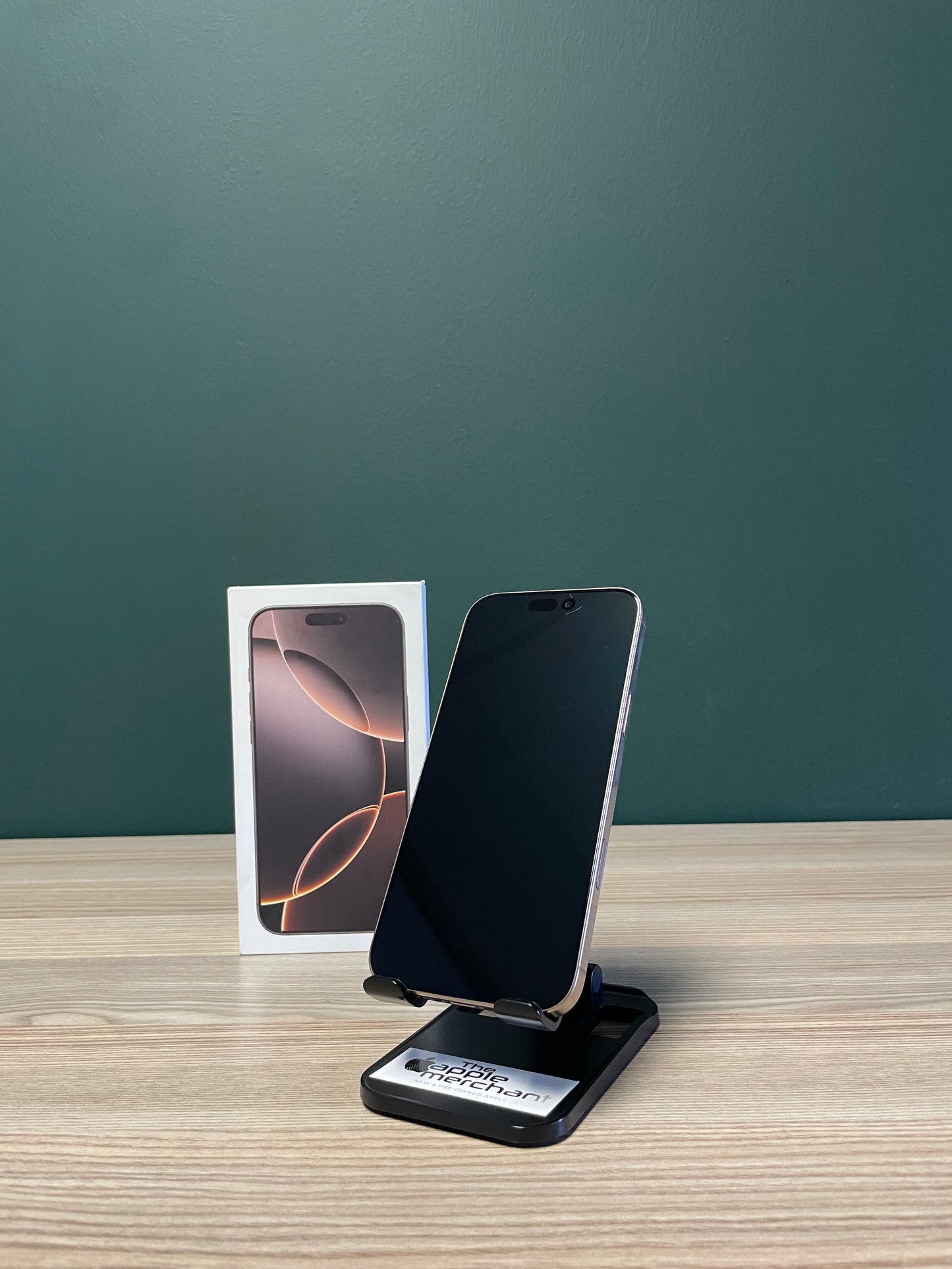 iPhone 16 Pro Max 512GB eSIM - Desert Titanium (Pre-owned)