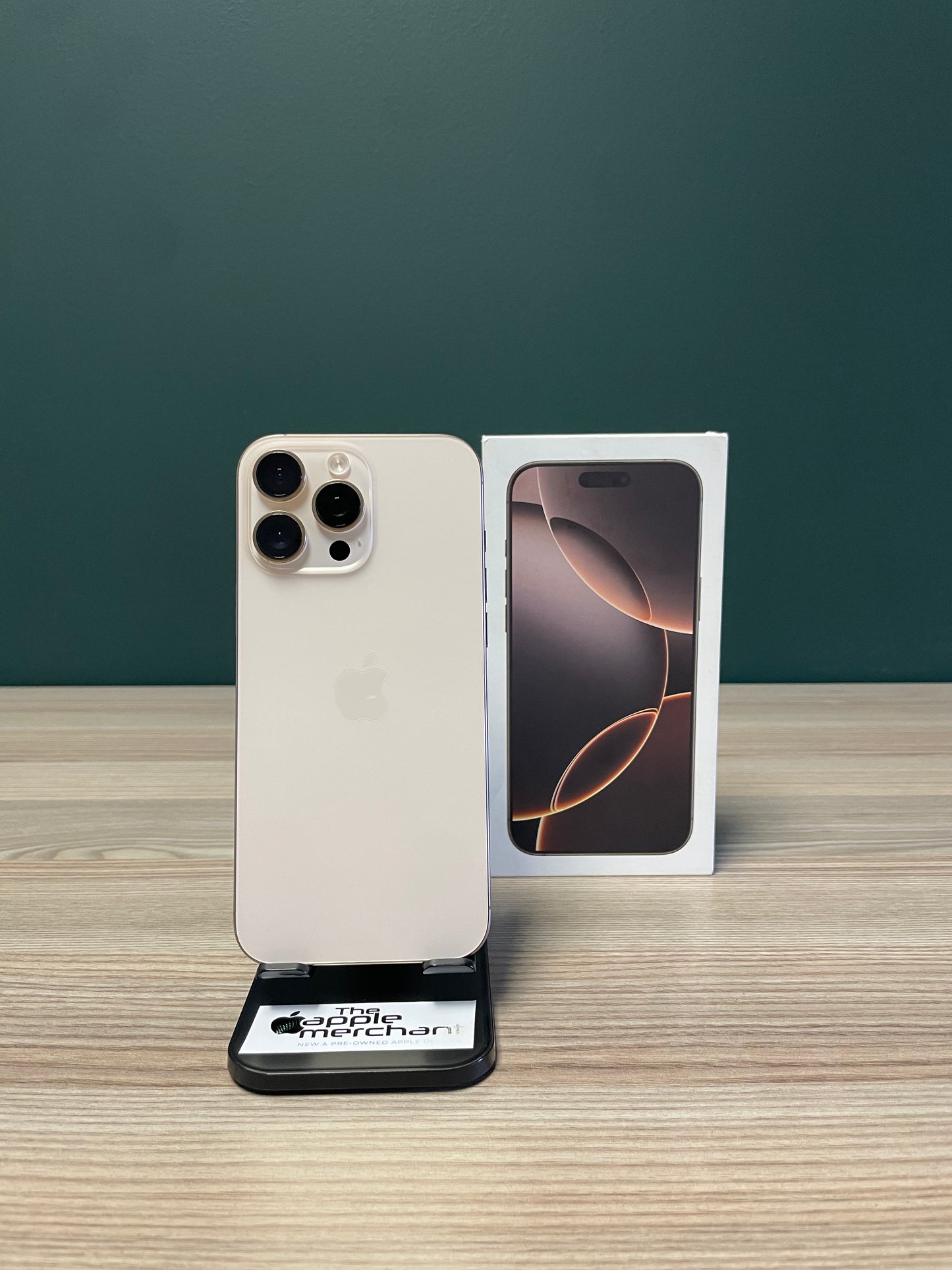 iPhone 16 Pro Max 512GB eSIM - Desert Titanium (Pre-owned)