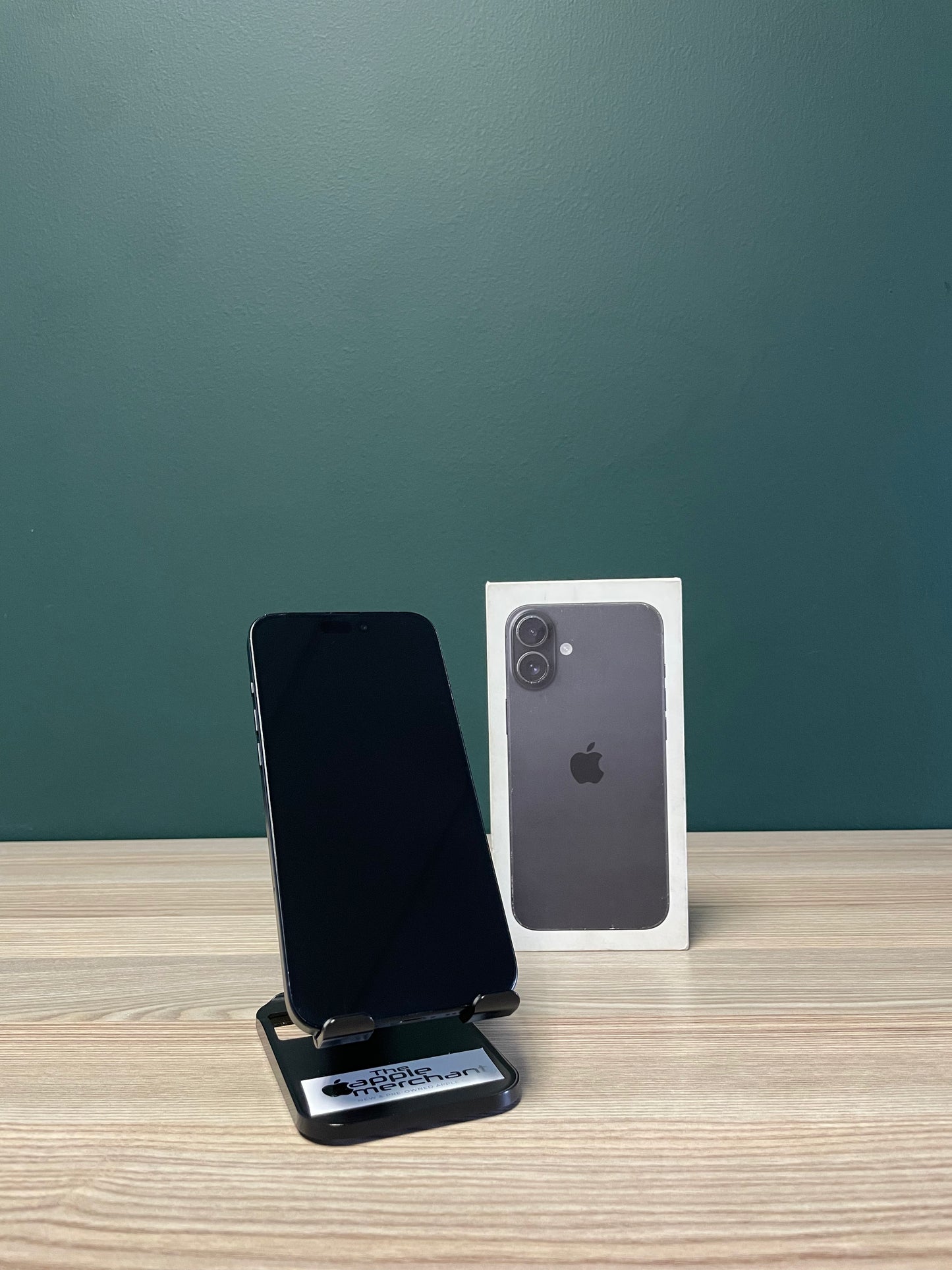 iPhone 16 Plus 128GB - Black (Pre-owned)