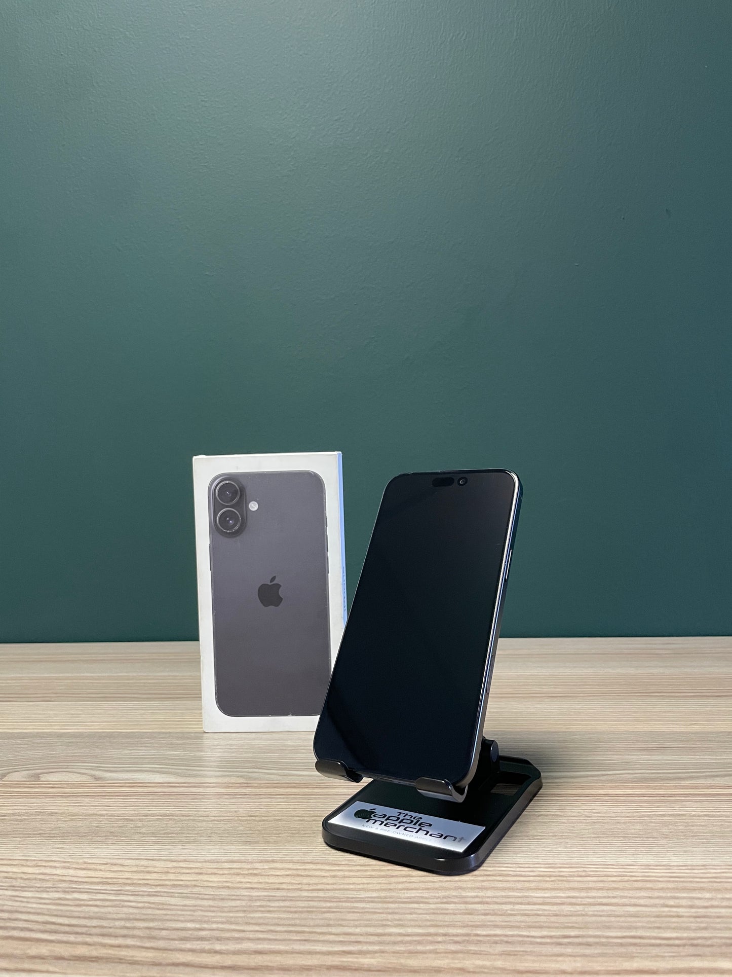 iPhone 16 Plus 128GB - Black (Pre-owned)