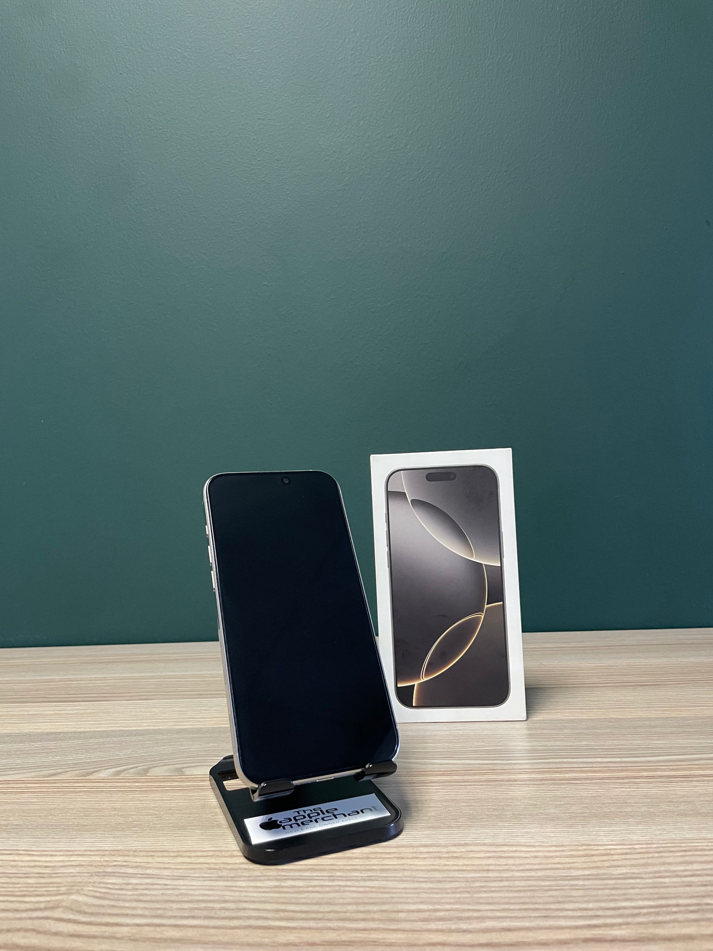 iPhone 16 Pro Max 512GB - Natural Titanium (Pre-owned)