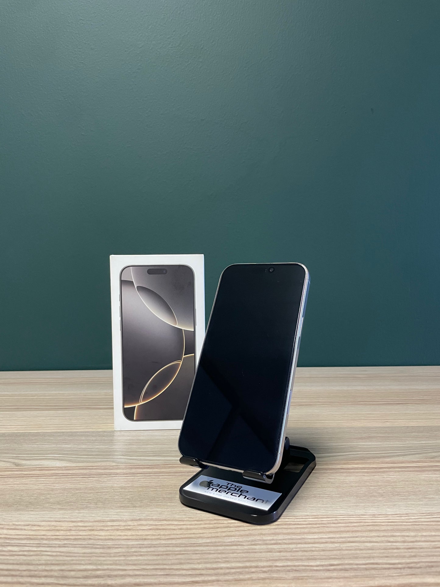 iPhone 16 Pro Max 512GB - Natural Titanium (Pre-owned)