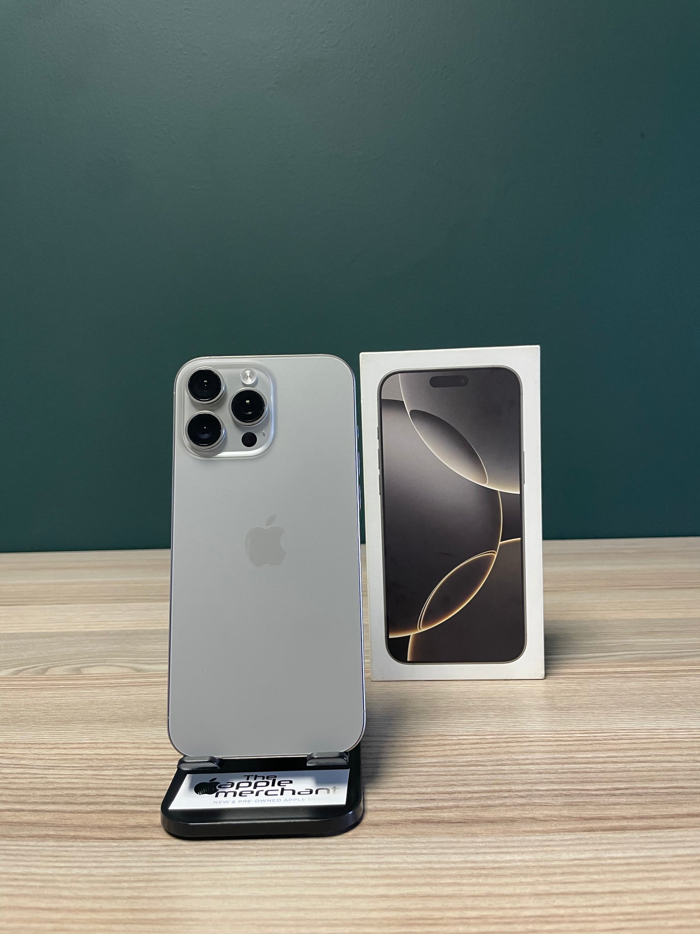 iPhone 16 Pro Max 512GB - Natural Titanium (Pre-owned)