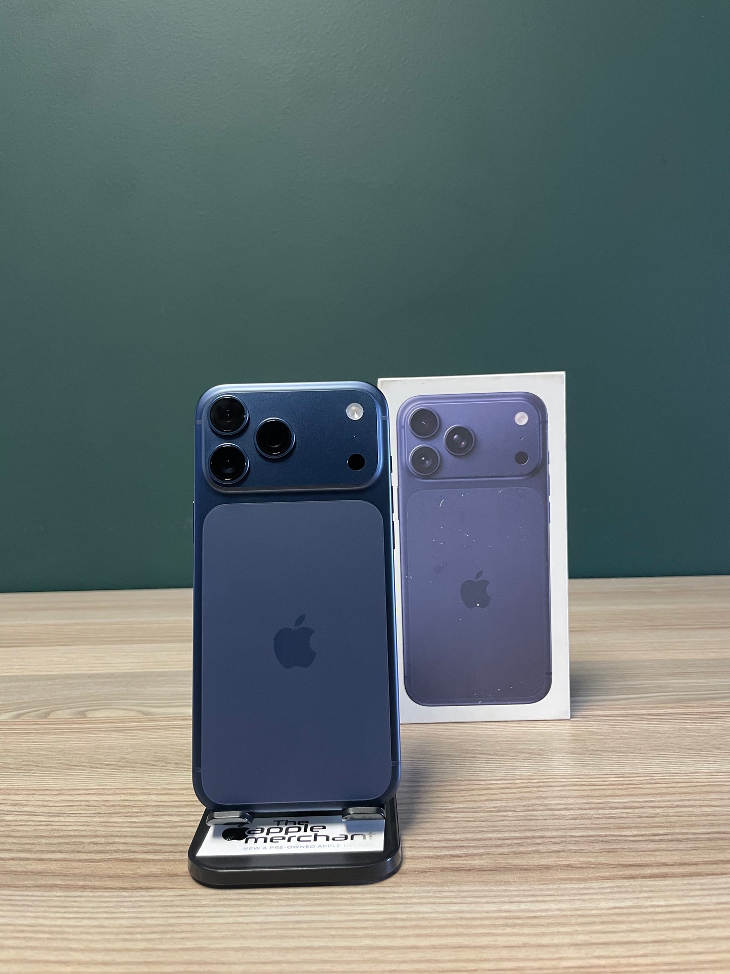 iPhone 17 Pro Max 256GB - Deep Blue (Pre-owned)