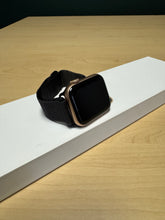 Load image into Gallery viewer, Apple Watch SE (1st Gen) GPS - 40mm Gold (Pre-owned)
